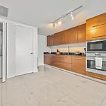 Icon Brickell • High Floor • Bay & Pool View Free Spa