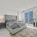 Icon Brickell • High Floor • Bay & Pool View Free Spa