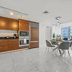 Icon Brickell • High Floor • Bay & Pool View Free Spa