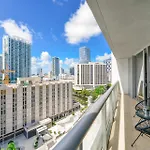 Stylish City-View Condo In Brickell