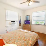 Coral Gables Picasso Apt In Art Building With Patio