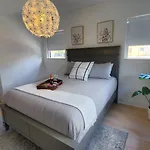 Casa Cuba In Little Havana, Brickell, Calle 8 And 10 Minutes To The Beach Free Parking
