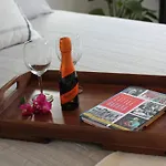 Casa Cuba In Little Havana, Brickell, Calle 8 And 10 Minutes To The Beach Free Parking