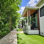 Casa Cuba In Little Havana, Brickell, Calle 8 And 10 Minutes To The Beach Free Parking