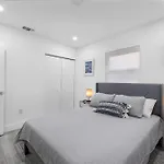 Modern Villa In Design District !