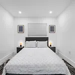 Modern Villa In Design District !