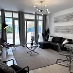 Lovely Midblock Building 1 Bedroom 1 Bathroom Apartment