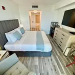 Balcony Ocean View ! Pool - Wifi - Gym - Parking