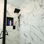 Amazing 3-Bedroom Modern Home In Coral Gables Area