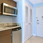 The Palms, Ocean View Studio Located At Ritz Carlton - Key Biscayne