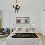 Posh Studio In Brickell By Sonder