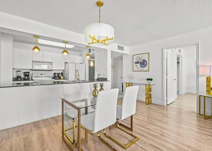 High Floor Unit Located In Brickell - Free Parking