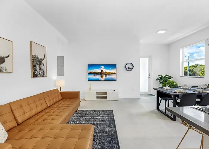 Up To 12 Guests! Modern Villa Near Wynwood