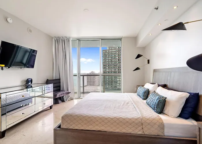 Luxury 2 Bd Condo Free Pool + Gym + Spa