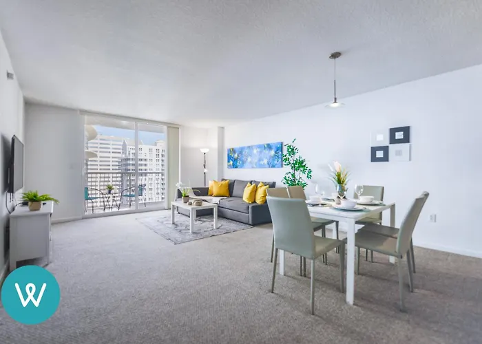 Stunning Condo At Brickell With Pool & Gym