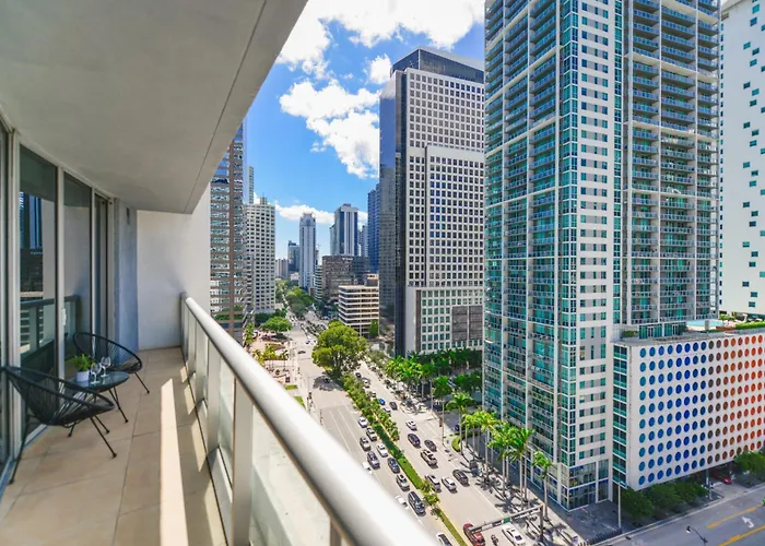 Stylish City-View Condo In Brickell