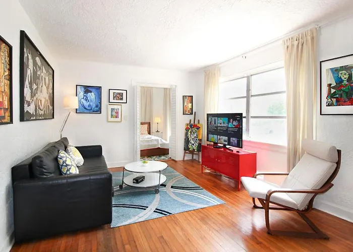 Coral Gables Picasso Apt In Art Building With Patio