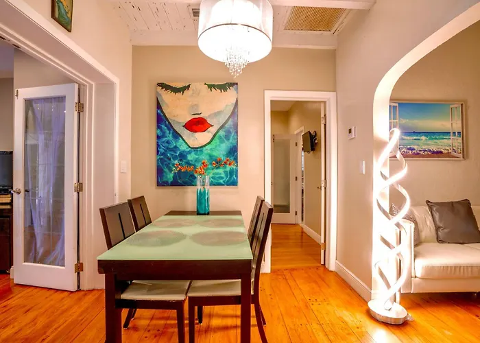 Entire Private Beautiful 2 Bedroom Plus Den House With Gated Front&Back Yard And Free Parking 10Min Drive To Miami Beach