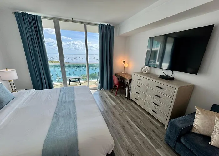 Balcony Ocean View ! Wifi - Pool - Gym - Parking