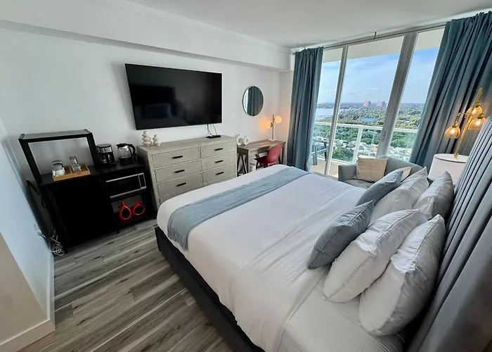 Balcony Ocean View ! Pool - Wifi - Gym - Parking
