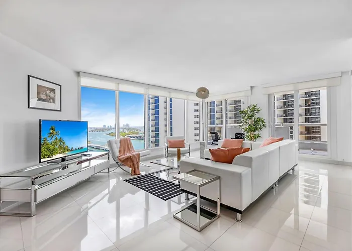 4 Bedroom Condo With Stunning Balcony View