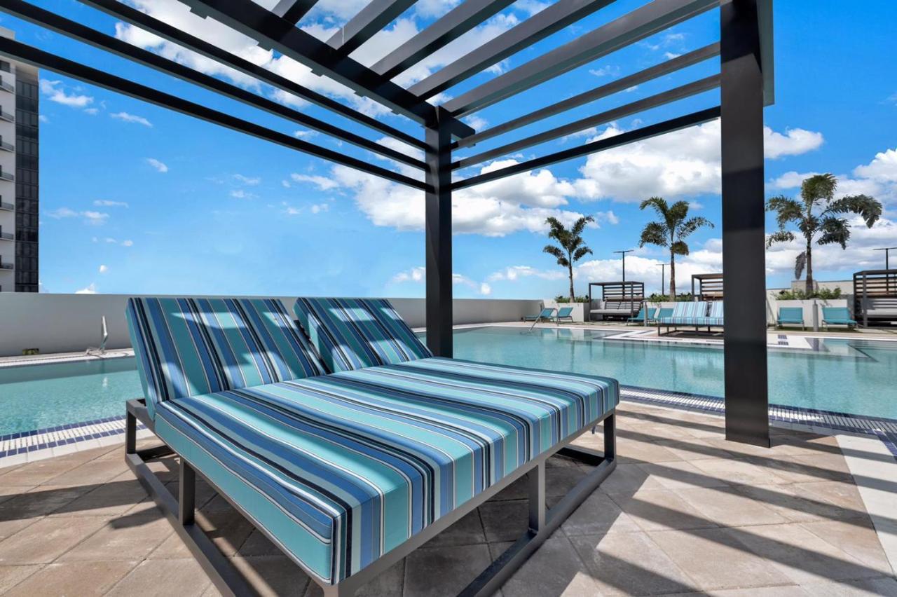 Luxury In Downtown Doral Apartment *