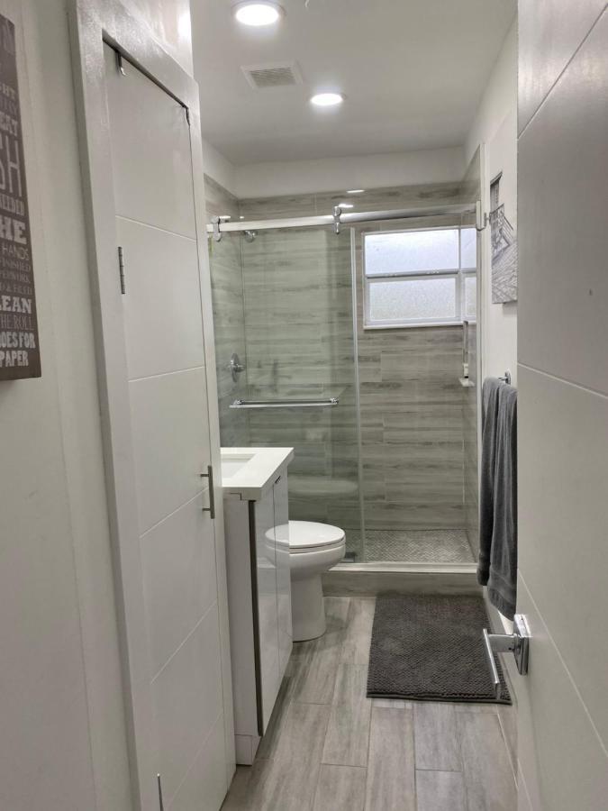Modern Home, Excellent Location Holiday home *