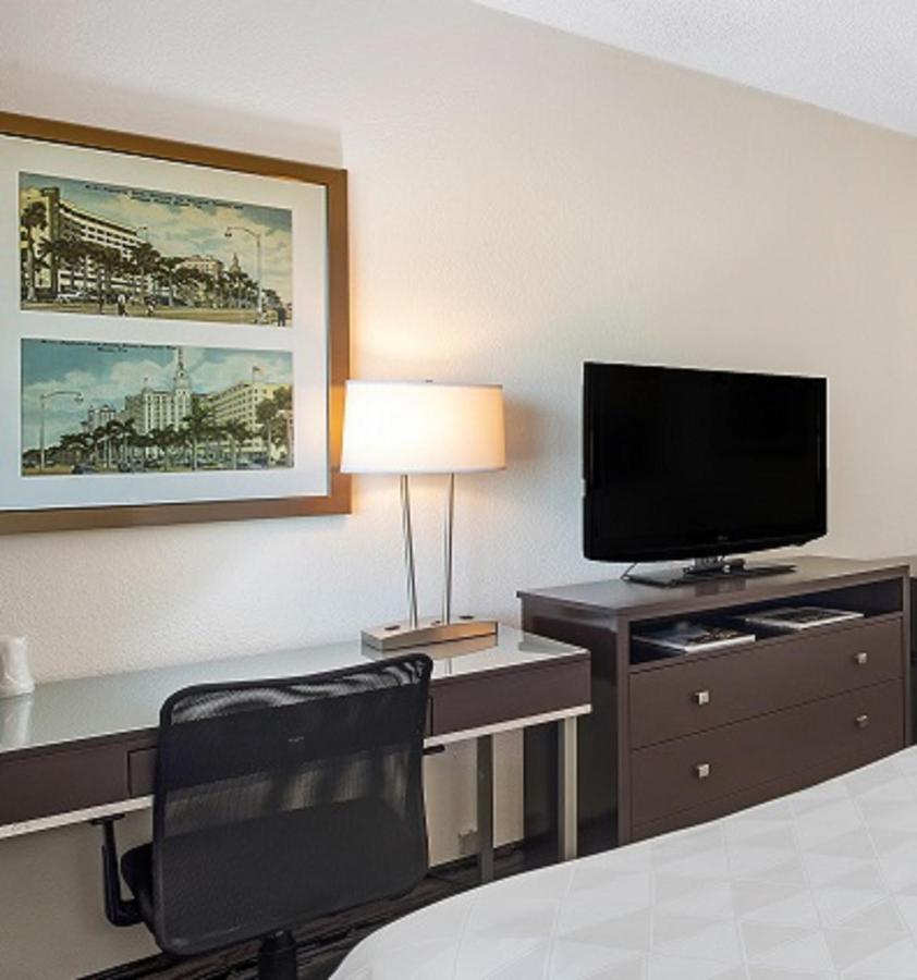 Hotel Port Of Miami-downtown By Ihg