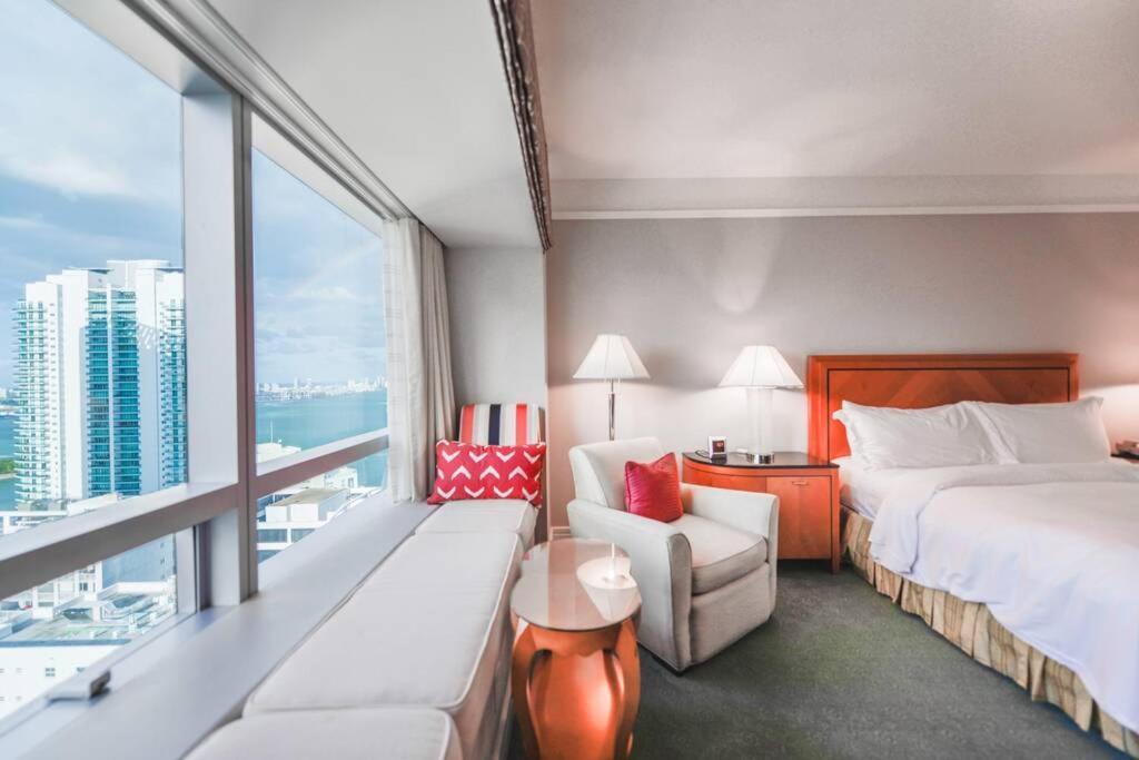 Highlight At The Of Miami's Stylish 4s Apartment