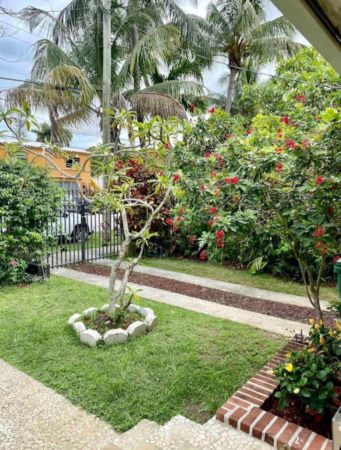 Seaside Haven: Gated 2-bedroom With Den And Parking * Miami