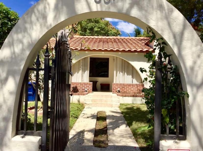 Seaside Haven: Gated 2-bedroom With Den And Parking Miami