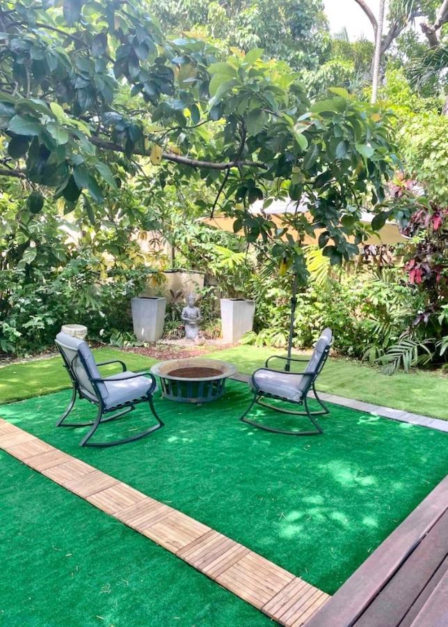 Seaside Haven: Gated 2-bedroom With Den And Parking Miami