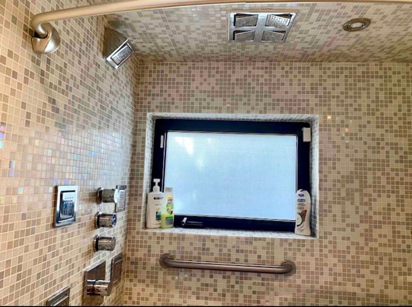 Seaside Haven: Gated 2-bedroom With Den And Parking *