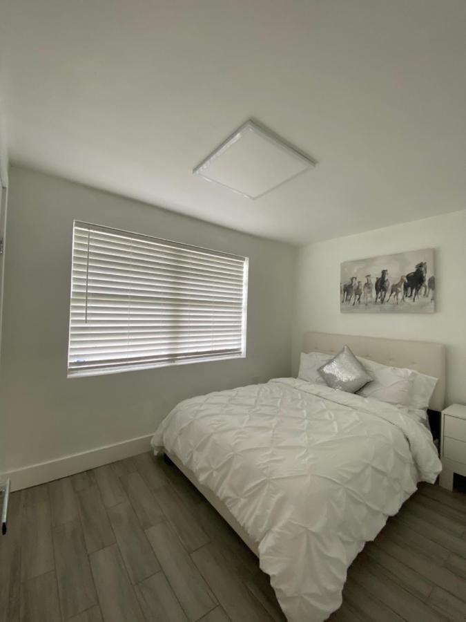 Modern Home, Excellent Location Holiday home *
