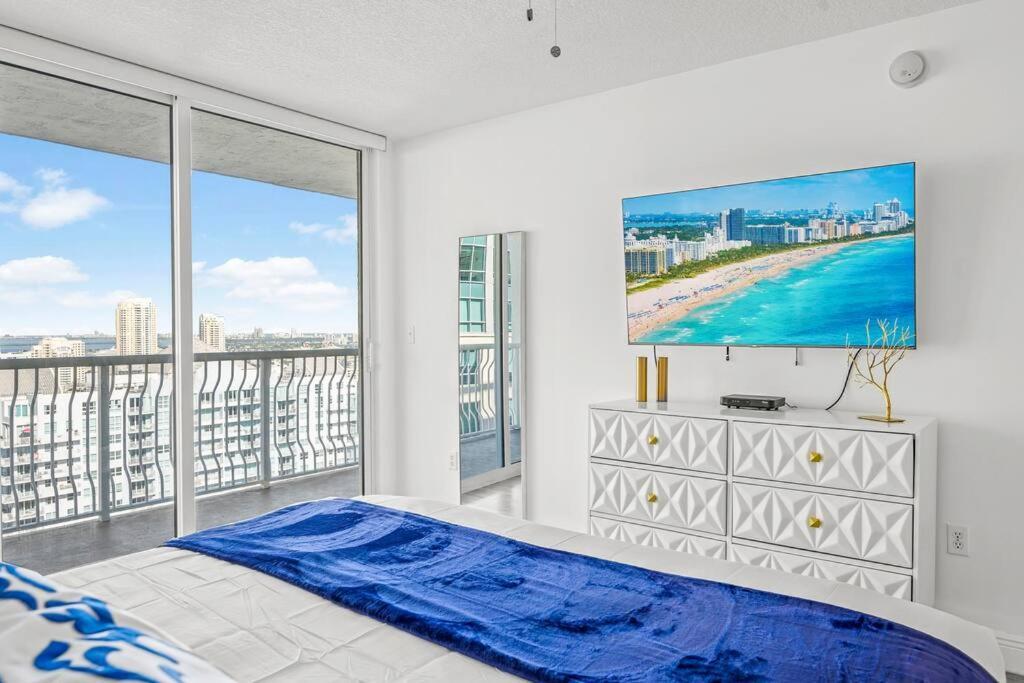 High Floor Unit Located In Brickell - Free Parking * Miami