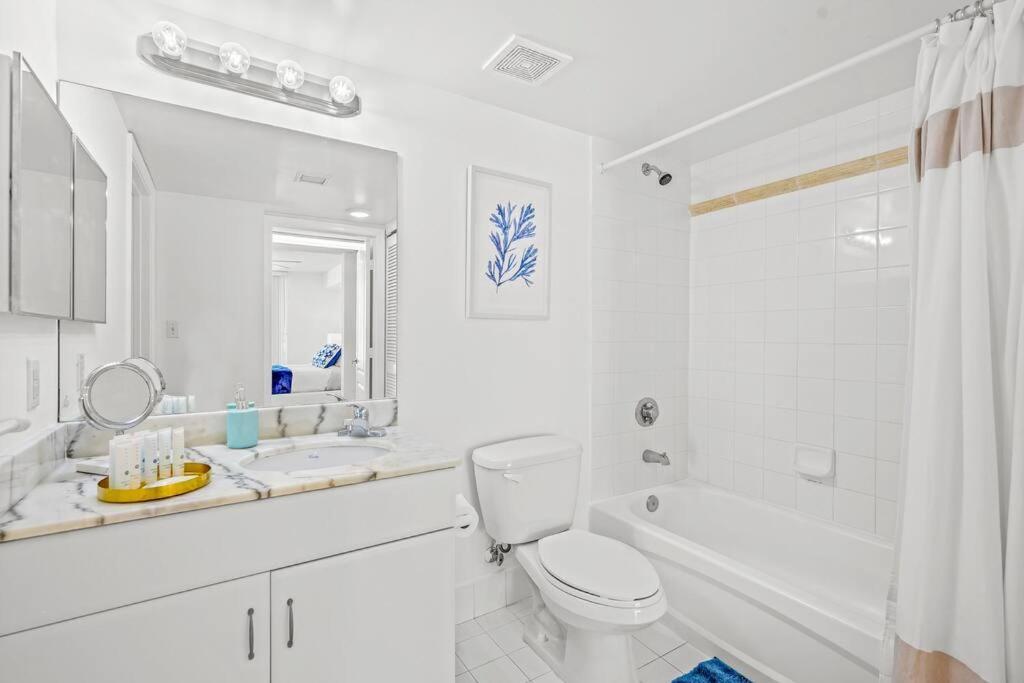 High Floor Unit Located In Brickell - Free Parking