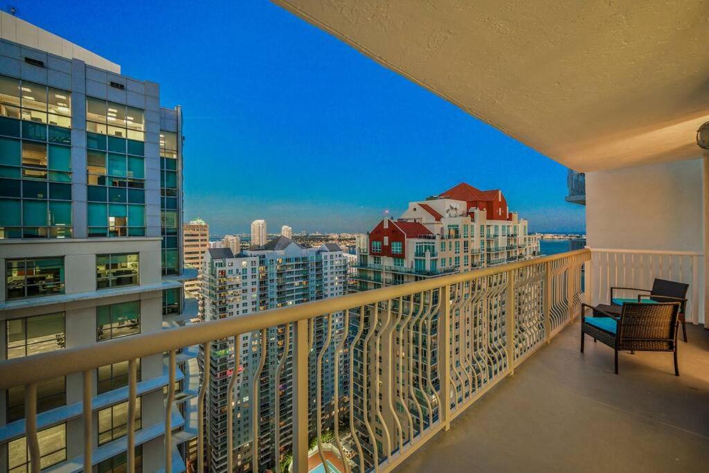 High Floor Unit Located In Brickell - Free Parking * Miami