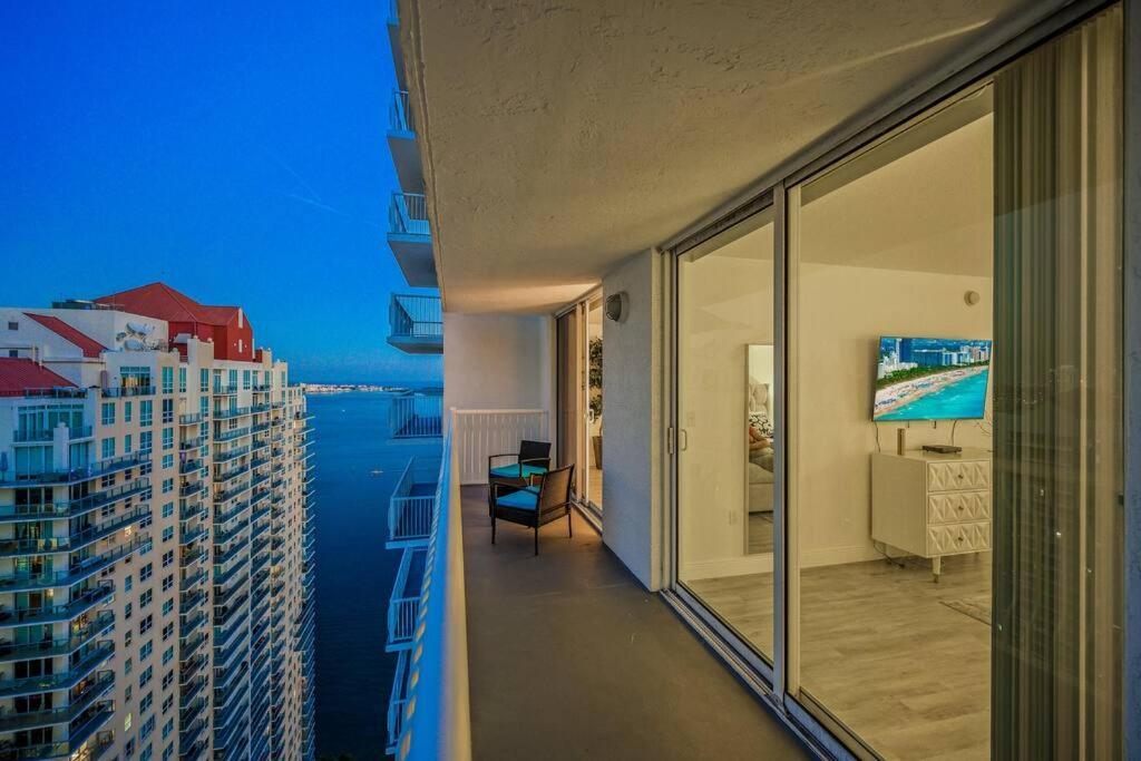 High Floor Unit Located In Brickell - Free Parking Miami