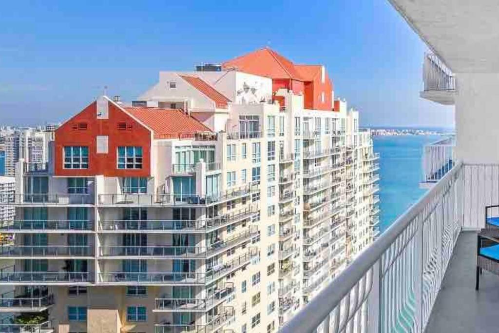 High Floor Unit Located In Brickell - Free Parking * Miami