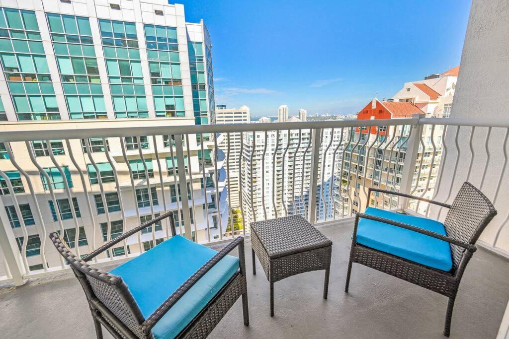 High Floor Unit Located In Brickell - Free Parking * Miami