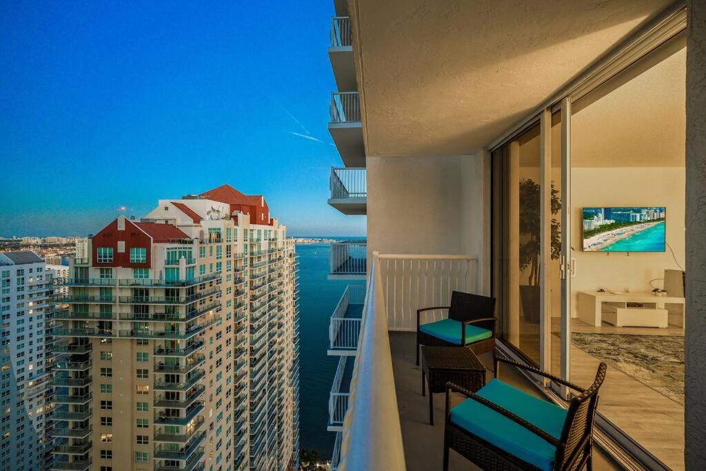 High Floor Unit Located In Brickell - Free Parking Miami