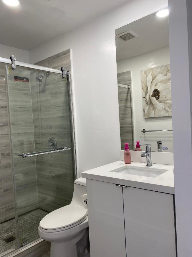 Modern Home, Excellent Location Holiday home *