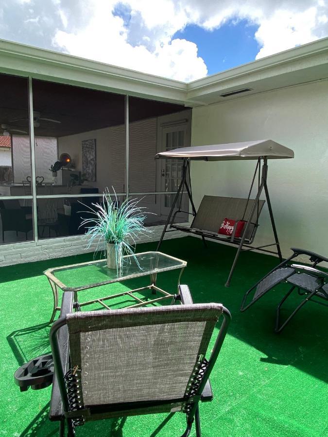 Modern Home, Excellent Location Holiday home *
