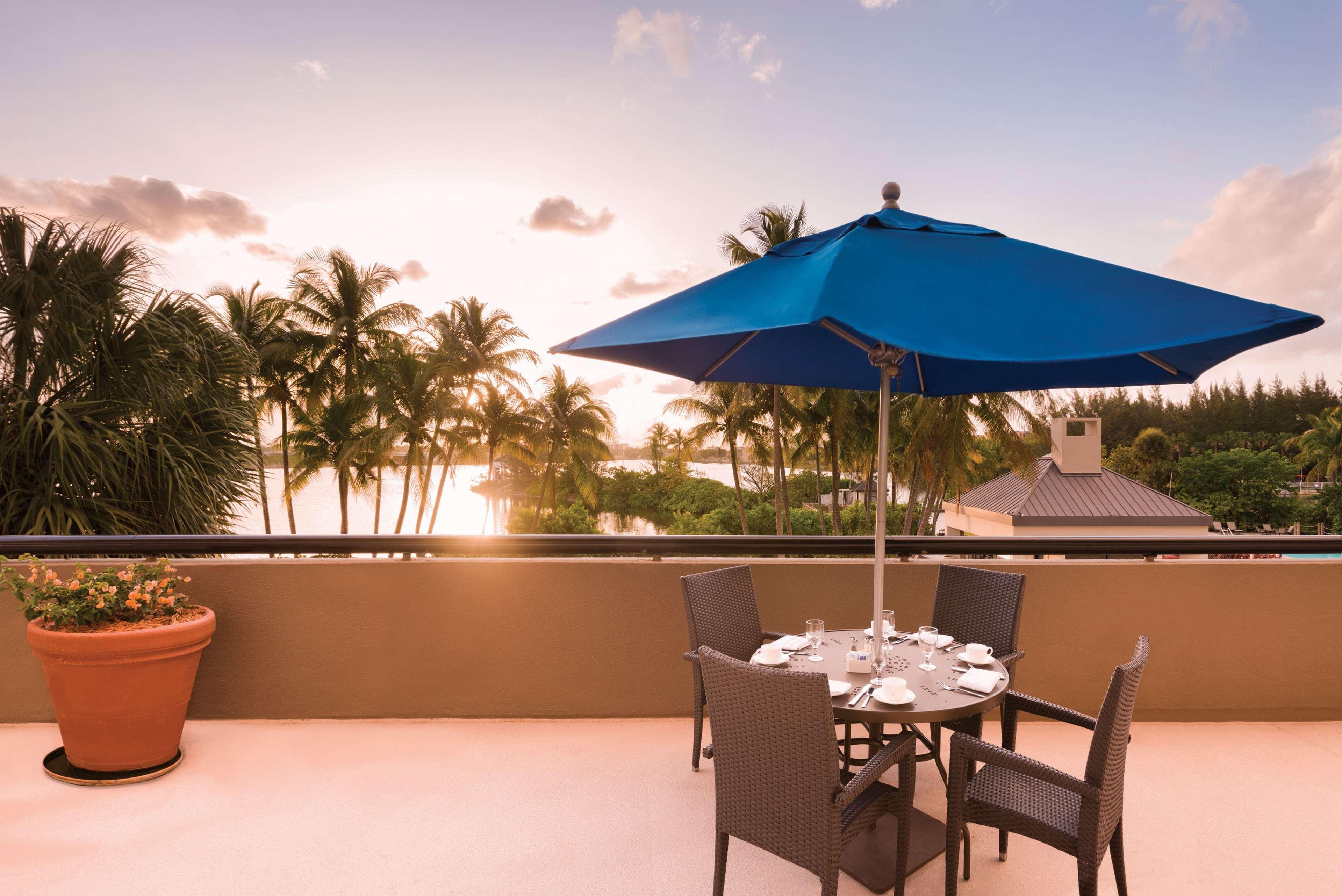 Hotel Hilton Airport Blue Lagoon 4*