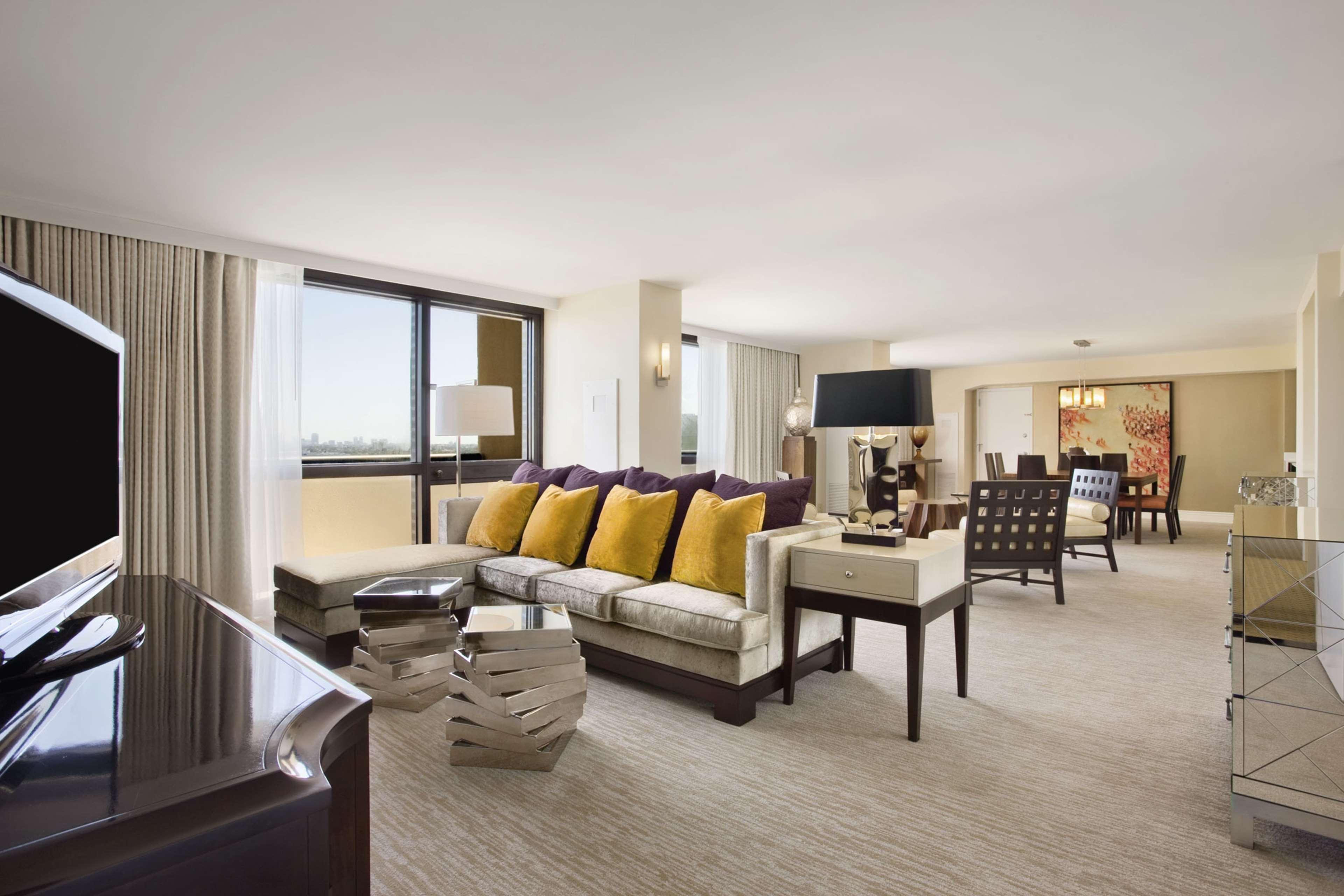 Hilton Airport Blue Lagoon Miami