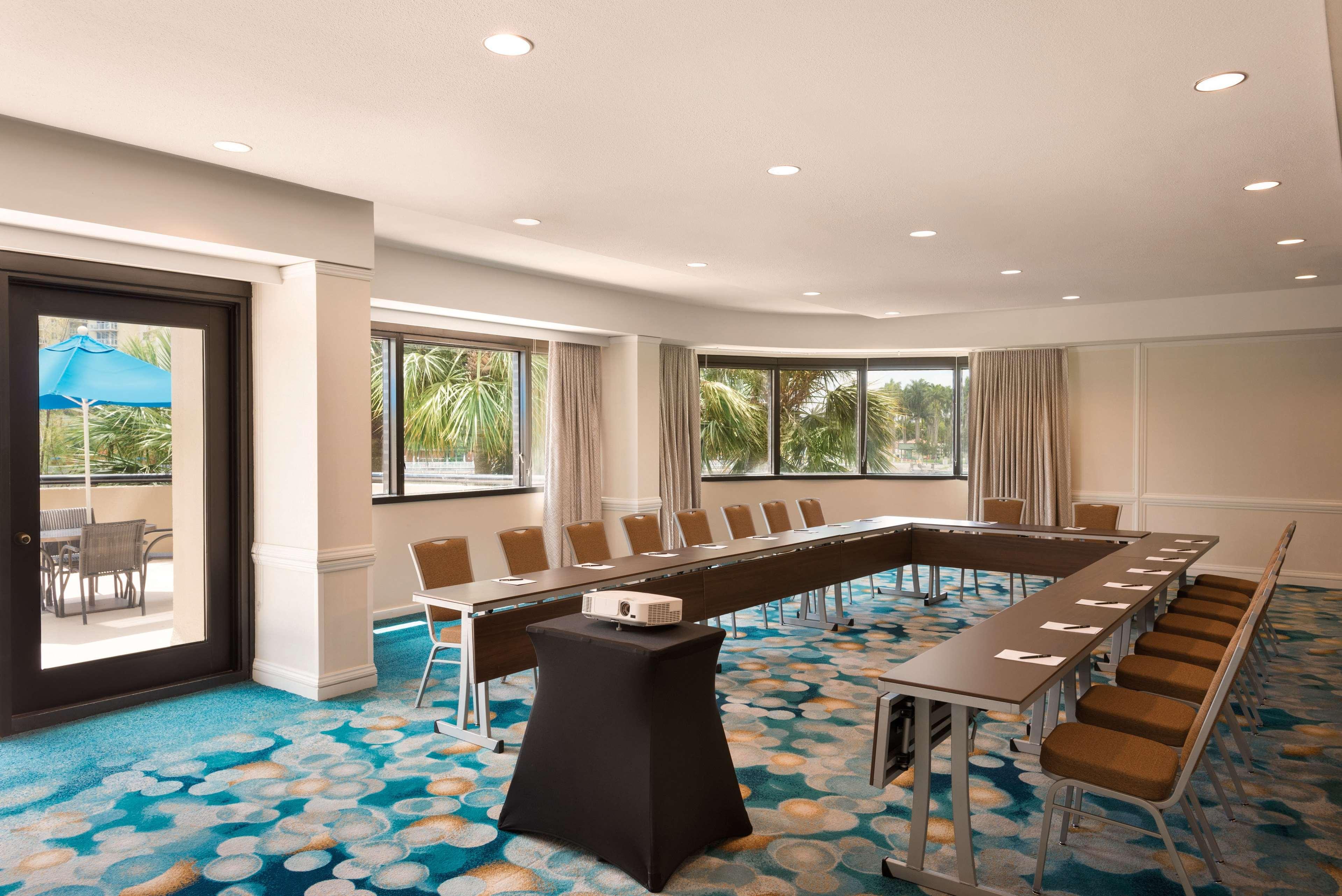 Hilton Airport Blue Lagoon 4* Miami