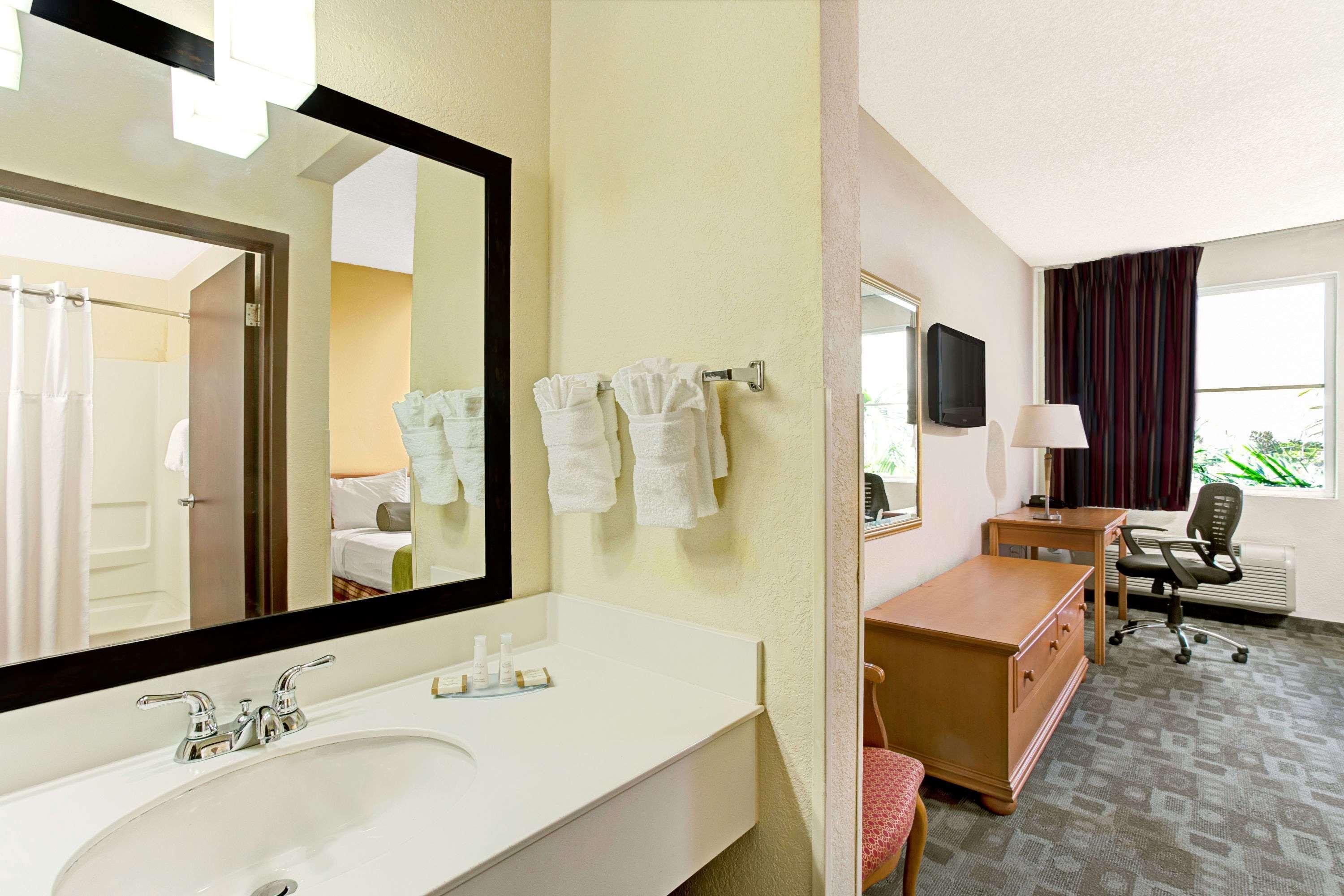Hotel Spark By Hilton Doral Miami