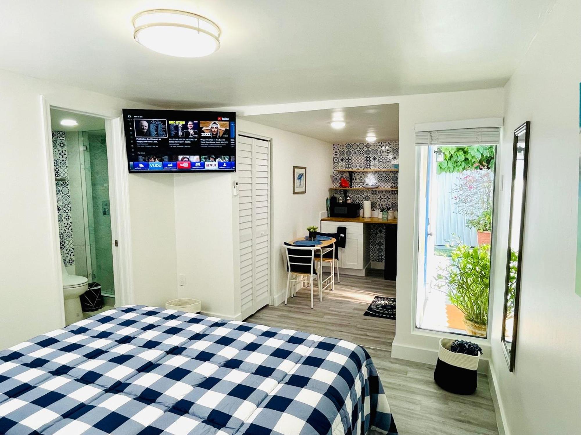 Our Lovely Nest, Free Parking & Wi-fi Apartamento