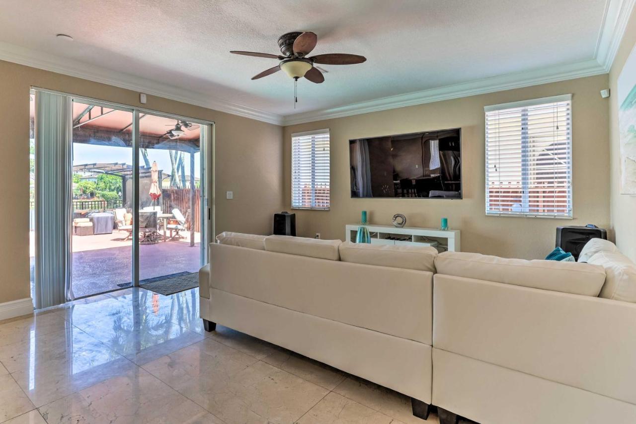 Spacious Retreat With Grill, Pool And Dock! Holiday home *