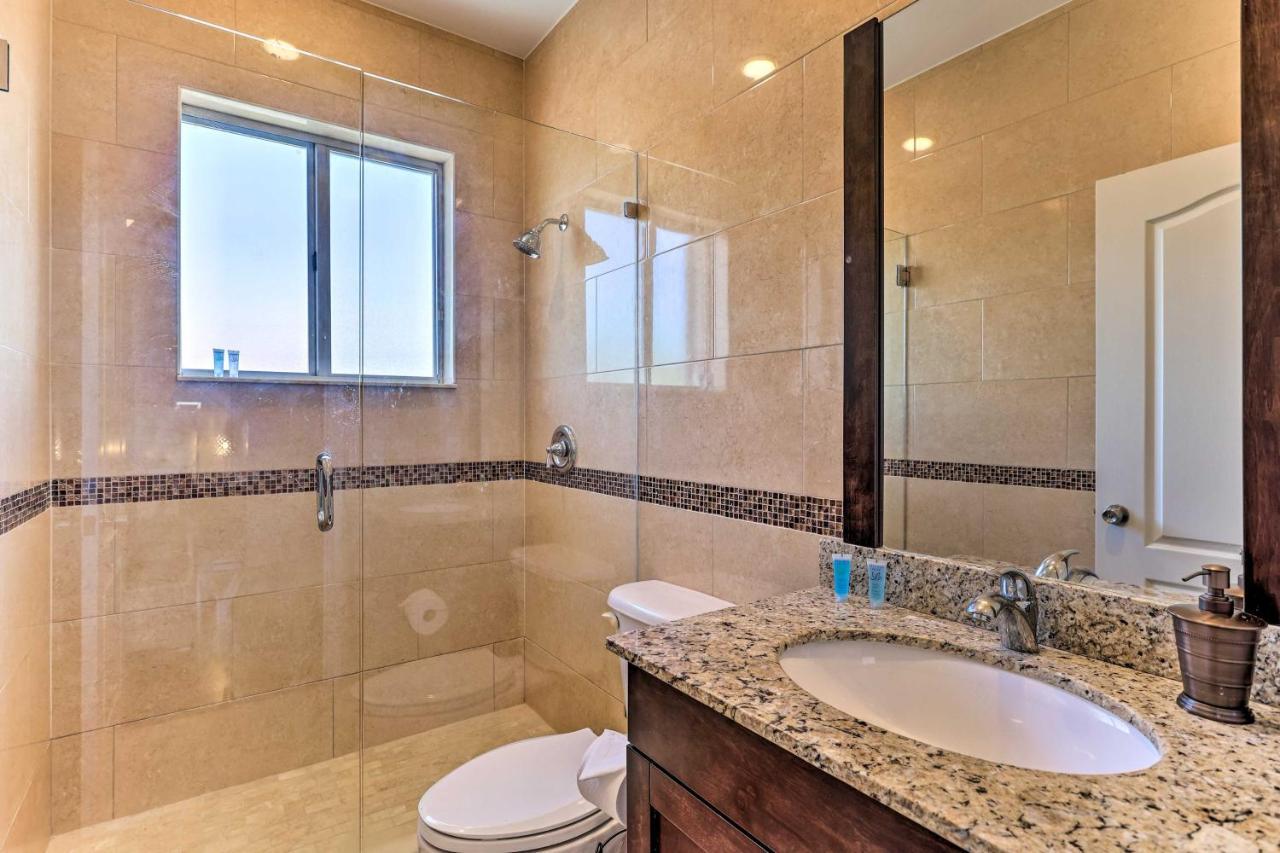 Spacious Retreat With Grill, Pool And Dock! *
